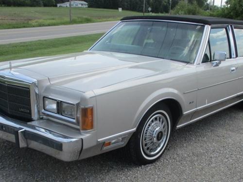 1989 Lincoln Town Car Base